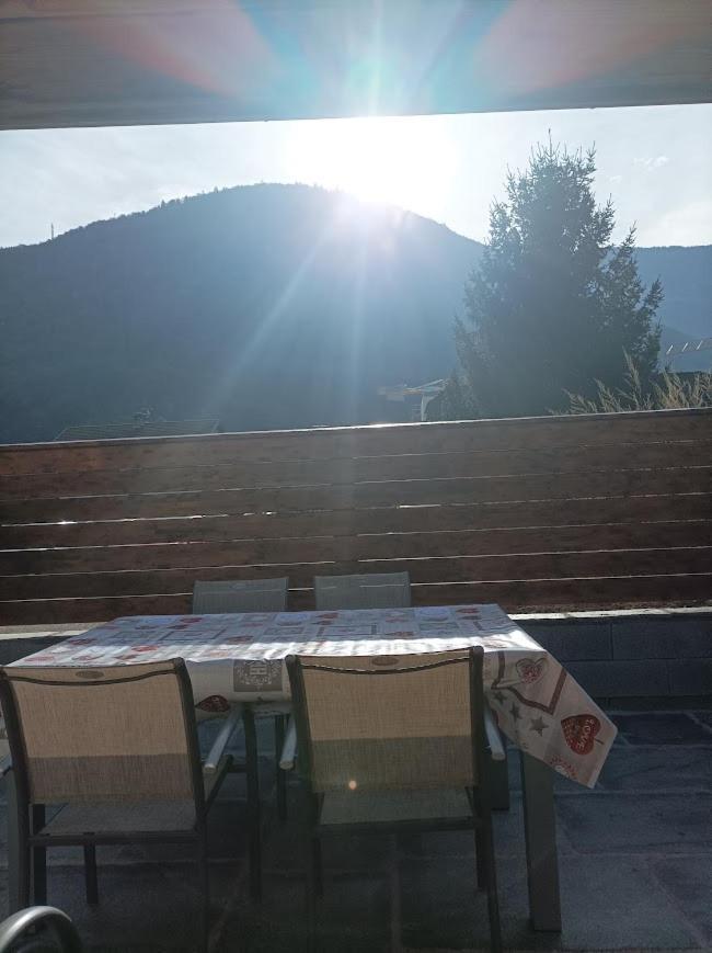 Joli Appart Terrasse Et Jardinet 알베르빌 외부 사진