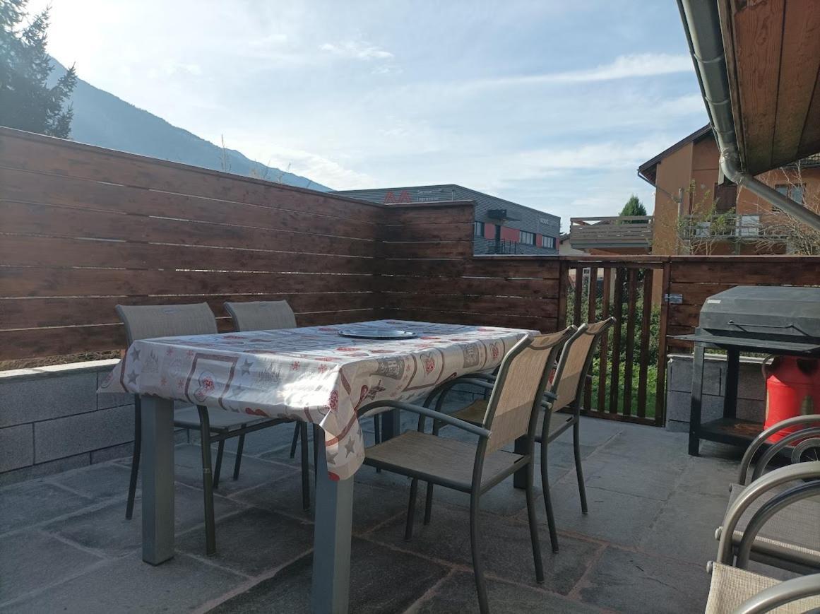 Joli Appart Terrasse Et Jardinet 알베르빌 외부 사진
